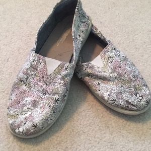 Girl's Floral TOMS Size 6